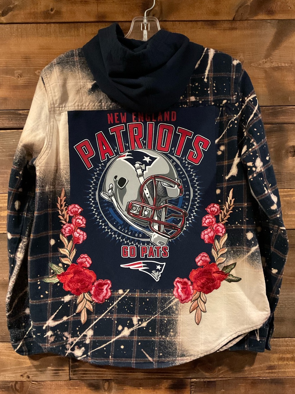 Custom New England PATRIOTS Distressed Plaid Flannel Hoodie Shirt
MENS SMALL